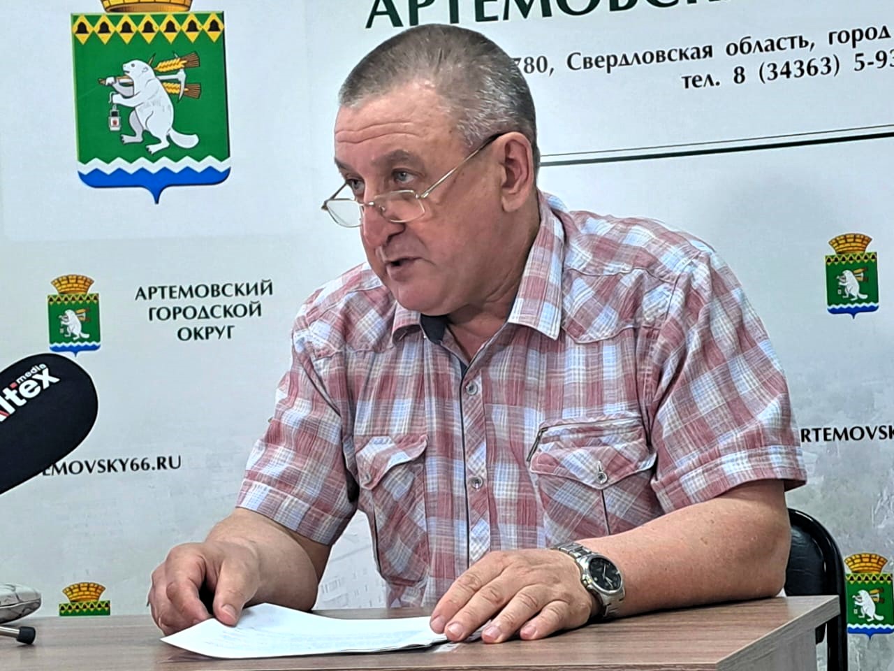 В Незевае обновили сцену перед Днем поселка